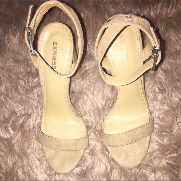 EXPRESS Tan Swede Chunky Heels - Picture 2 of 3